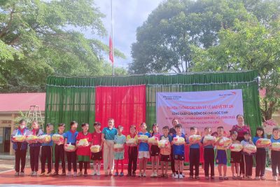 TRUYỀN THÔNG CÁC VẤN ĐỀ BVTE LỒNG GHÉP GIẢI BÓNG ĐÁ VÀ TRÒ CHƠI DÂN GIAN CHO TẤT CẢ HỌC SINH