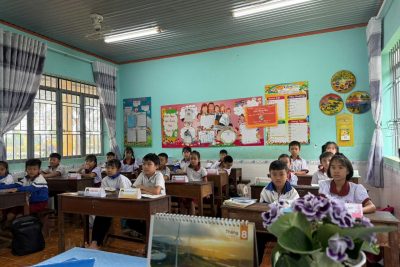 HỌC SINH HÁO HỨC NGÀY TỰU TRƯỜNG.